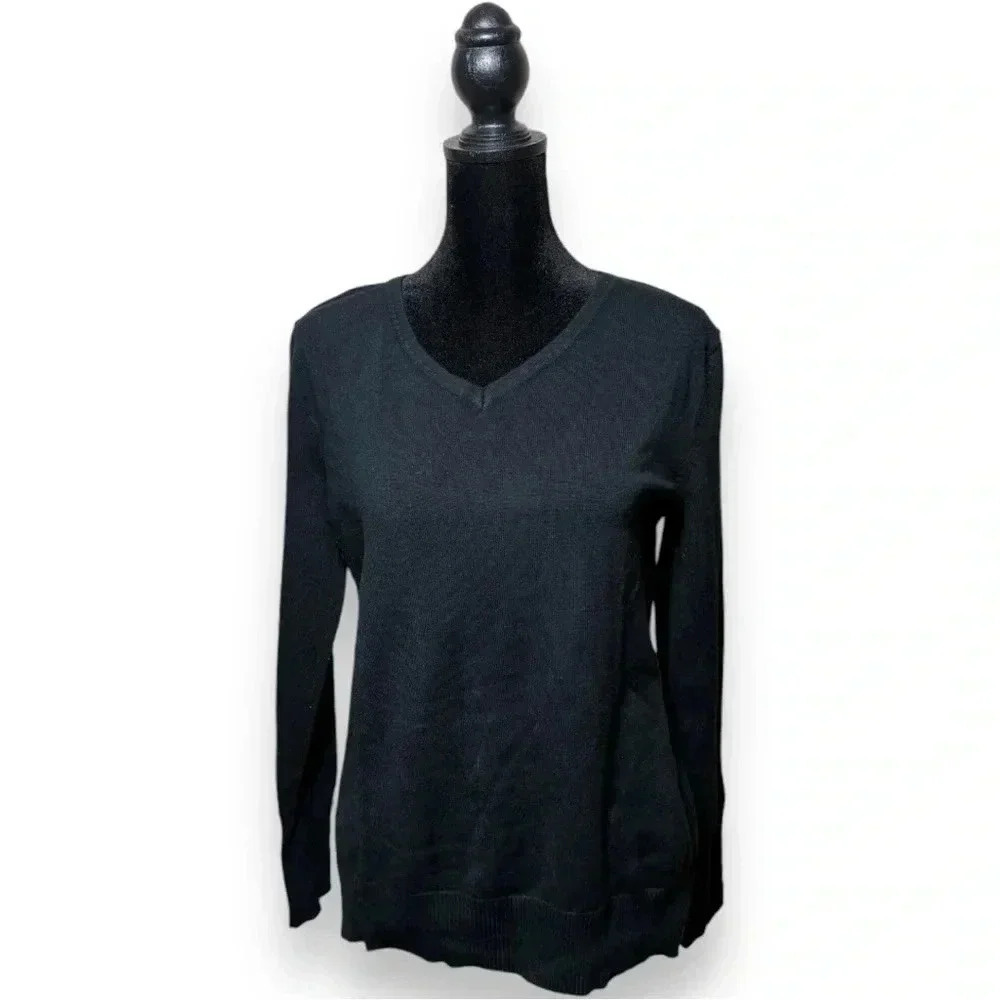 Zenana Outfitters Women's L Black V-Neck Long Sleeve Gold Button Detail Sweater